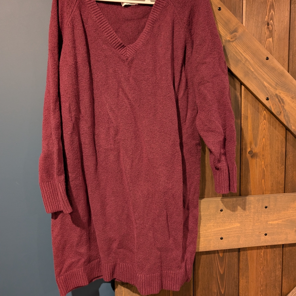 Old Navy Women's V-Neck Maroon Sweater